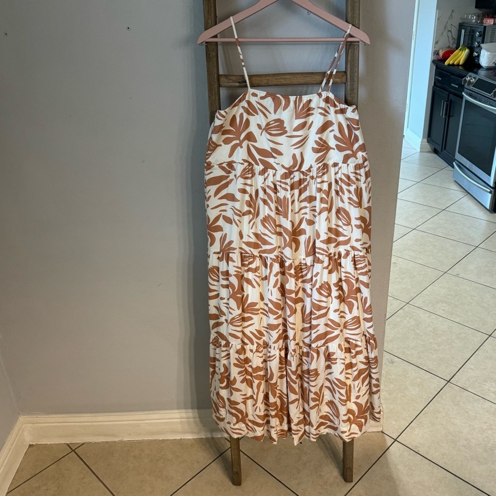 New Women’s sleeveless dress
Size Large
Brand is Forever 21